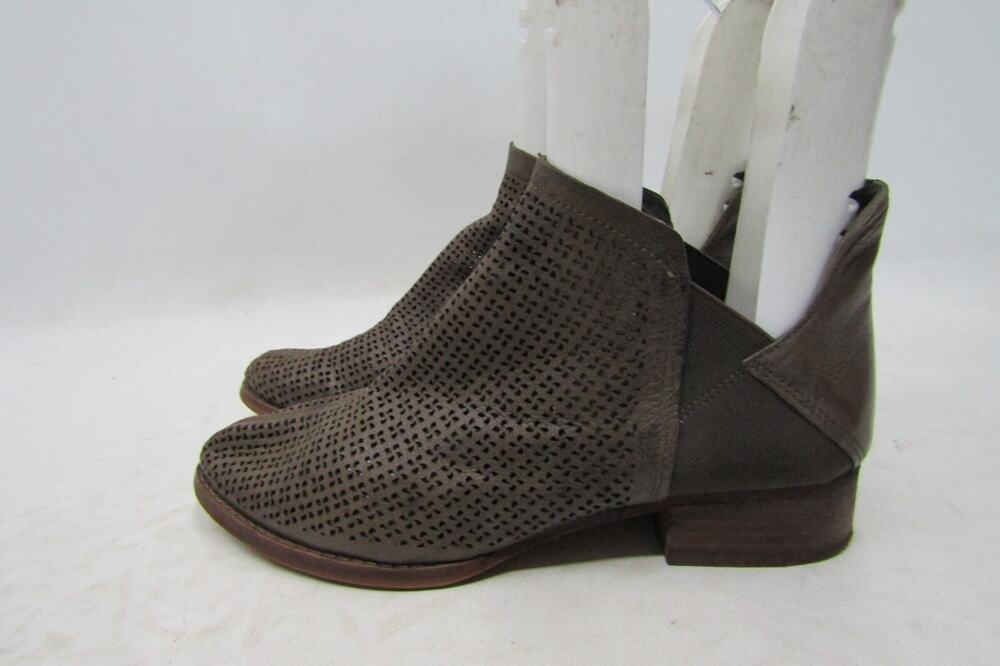 Vince Camuto Women Sz 7.5 M Brown Leather Chelsea Ankle Fashion Boots Bootie